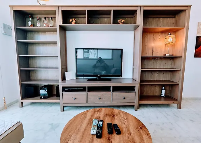 Apartment Skyline 3 *